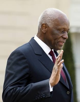 José Eduardo dos Santos garante apoio ao BESA (Banco Espírito Santo Angola)