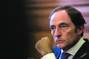 Portas assinou o contrato de compra dos submarinos, em Abril de 2004