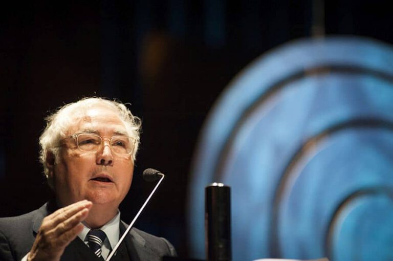 Carta aberta de Manuel Castells aos intelectuais do mundo